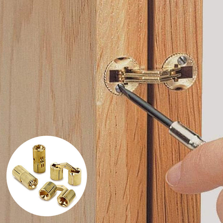 Nærbilde av universelt skjult messinghengsel, perfekt for møbler og DIY-prosjekter.