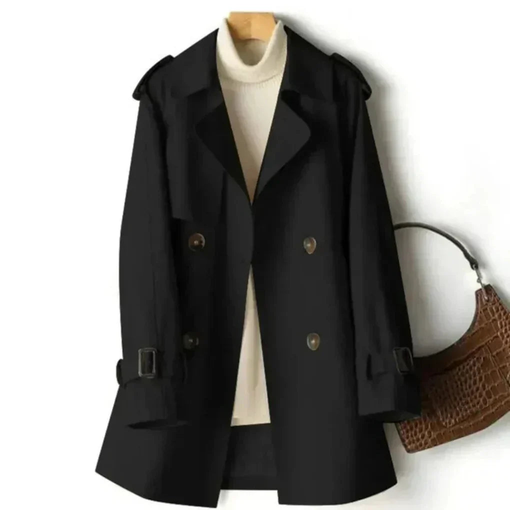 Feminin dobbeltradet trenchcoat, en klassisk og allsidig vårkåpe. Stilig yttertøy med belte for damer.