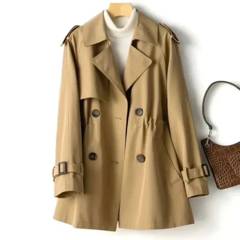 Elegant dobbeltradet trenchcoat for damer med belte og stilfull krage. Klassisk design, allsidig yttertøy.