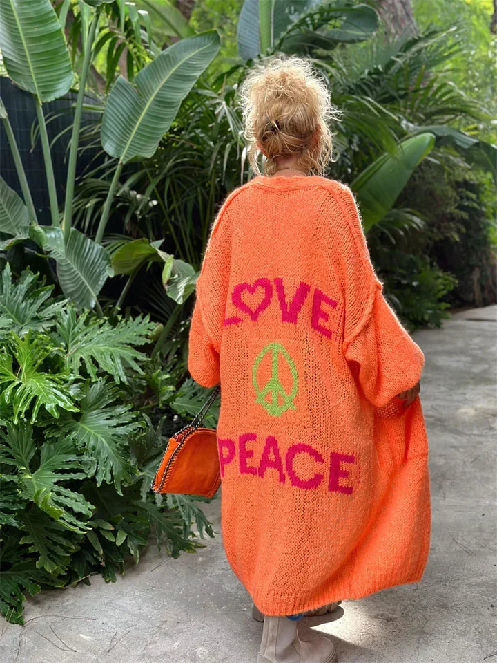 Dame cardigan med "Love & Peace" design. Komfortabel og elegant vårgenser for kvinner, perfekt for casual bruk.