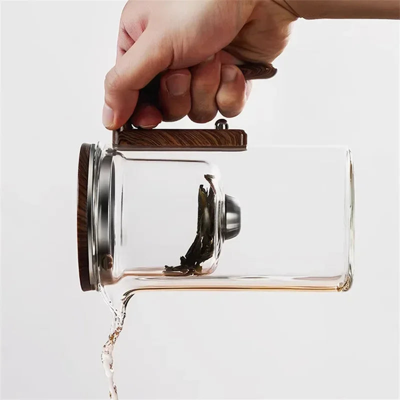 Elegant tekanne sett med infuser, klar for bruk. Perfekt for brygging av din favoritt løs te, en flott gave.