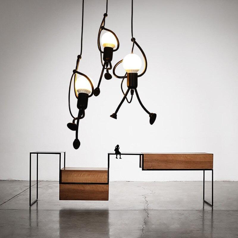Liten mann taklampe i nordisk design for moderne interiør med E27 belysning.