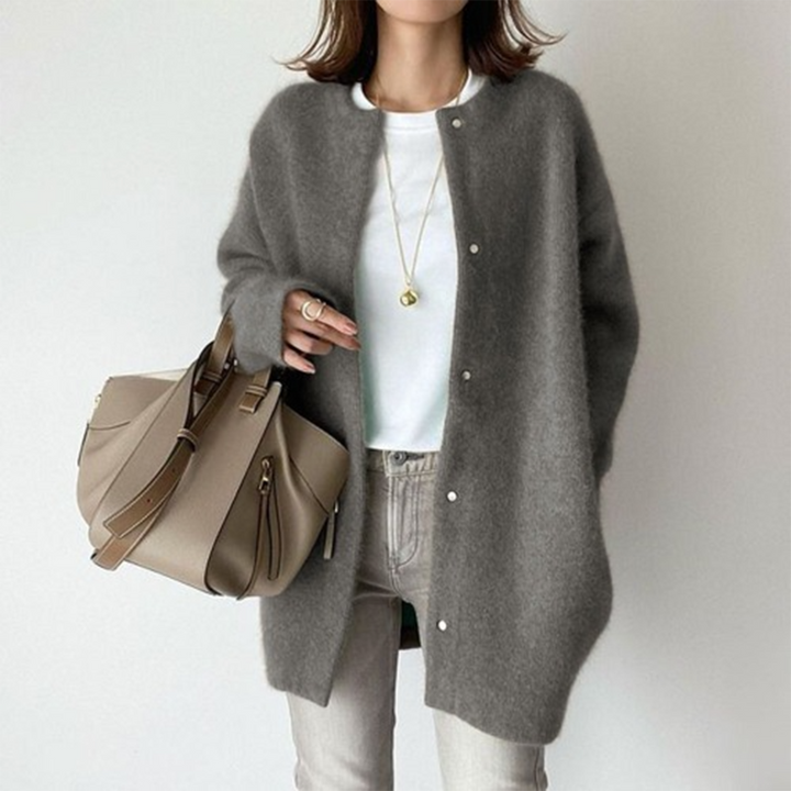 Hverdagscardigan for kvinner. Myk knappe cardigan som kombinerer komfort med elegant design.