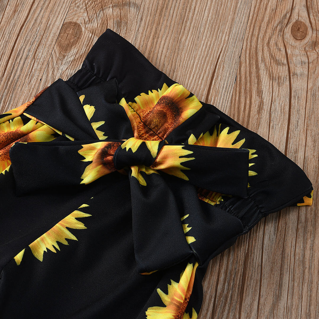 Solsikkesett for barn i lyse farger. Et friskt og glatt valg for babyens garderobe.