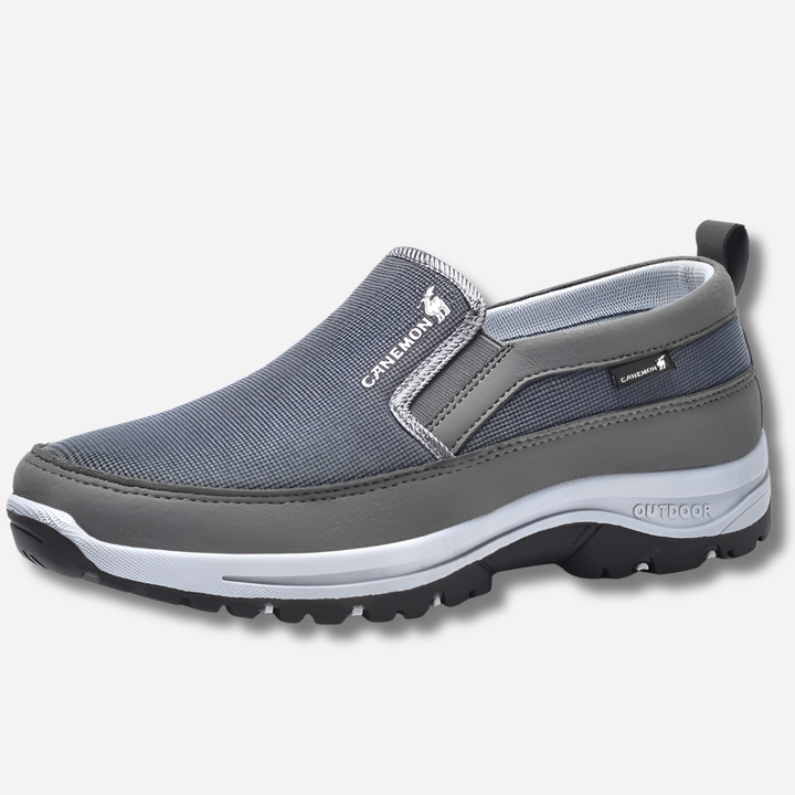 Svarte herre slip-on sko, vanntette og ortopediske for enkel hverdagskomfort og fritidsbruk.