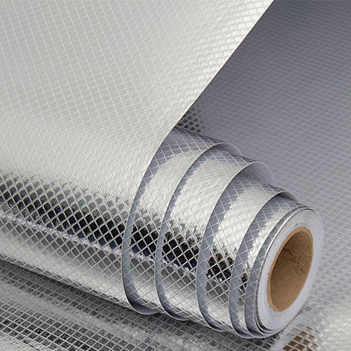 Varmbestandig aluminiumfolie for kjøkken, perfekt som sprutbeskyttelse bak kokesoner, enkel å montere.