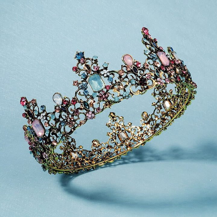 Håndlaget barokk tiara for kvinner, med glitrende krystaller og edelstensdetaljer.