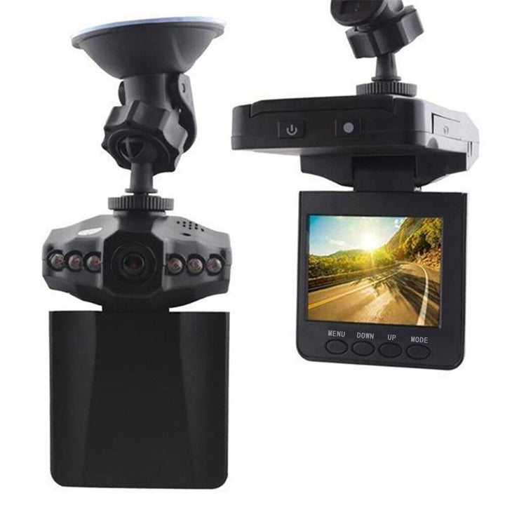 Dashcam montert i bil, klar til opptak. Full HD 1080P med nattesyn for optimal sikkerhet.