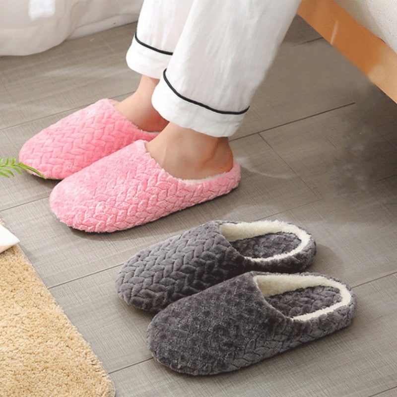 Fluffy fleece innetøfler for dame med memoryfoam, gir ultimat komfort og varme til føttene.
