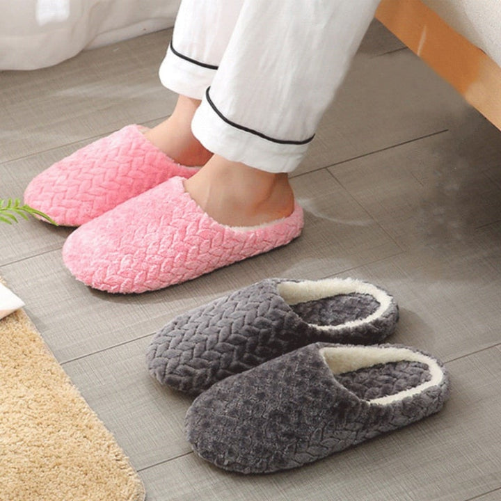 Fluffy fleece innetøfler for dame med memoryfoam, gir ultimat komfort og varme til føttene.