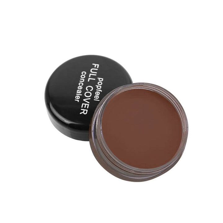 Vannfast, fuktighetsgivende concealer for et naturlig utseende og langvarig hold.