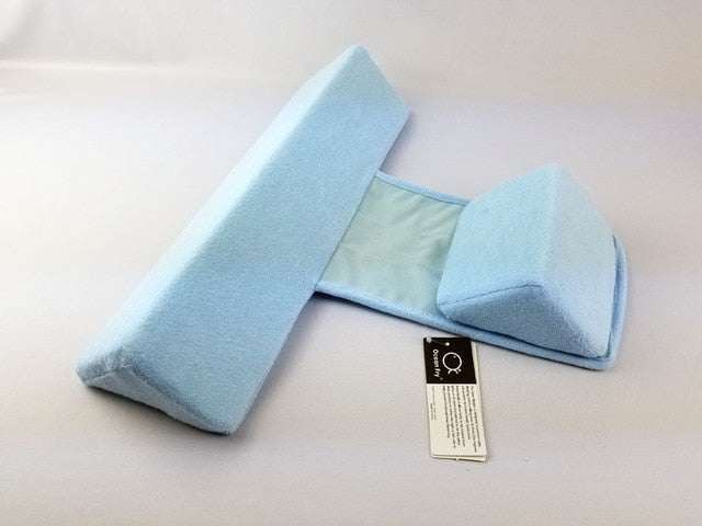 Komfortabel baby kilepute med fløyelstrekk og minneskum for trygg og god søvn til spedbarn.