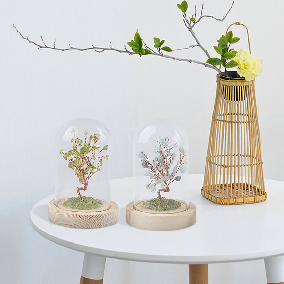 Feng Shui hjemmedekor: Krystalltre med ametyst og rosenkvarts for kjærlighet og balanse.