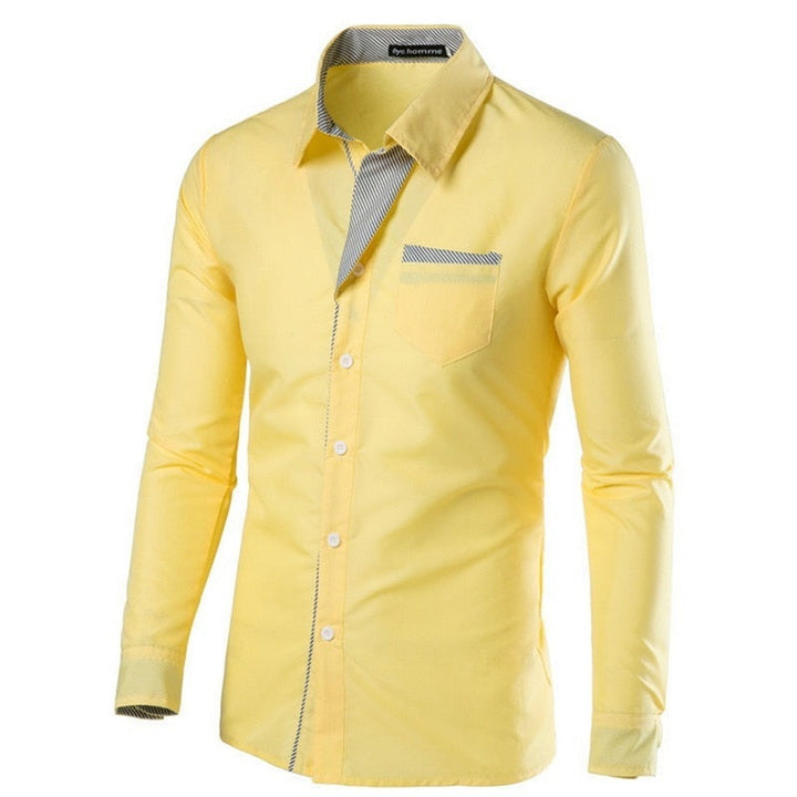 Slim fit herreskjorte i elegant design, fremhever mannlig silhuett. Langermet for allsidig bruk.
