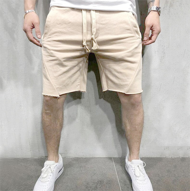 Klassiske ensfargede herreshorts for allsidig bruk om sommeren; lett og stilfull.