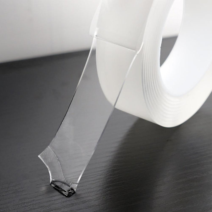Sterk, selvklebende nanotape som enkelt fester gjenstander på veggen uten boring. Ideell for oppheng i hjemmet.