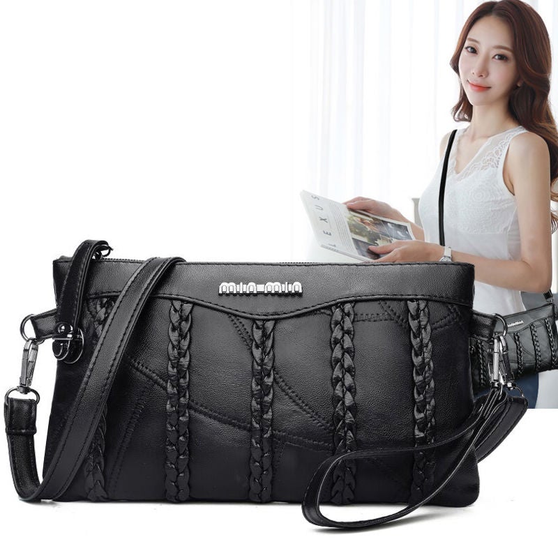 Kompakt og elegant clutchveske for kvinner, med avtakbar stropp for crossbody-funksjon.