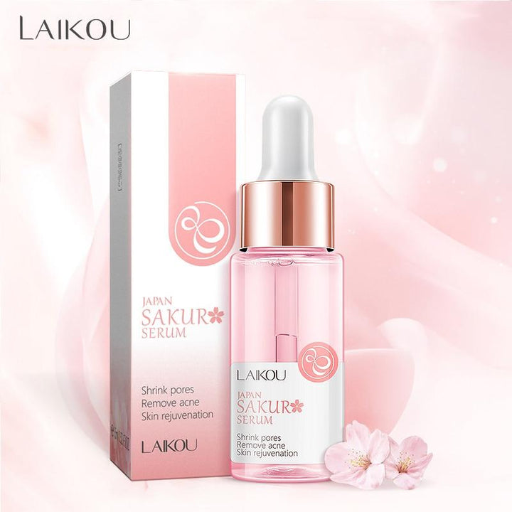 Sakura hudpleieserum integrert i morgenrutinen for fuktighet, glød og poreminskende effekt.