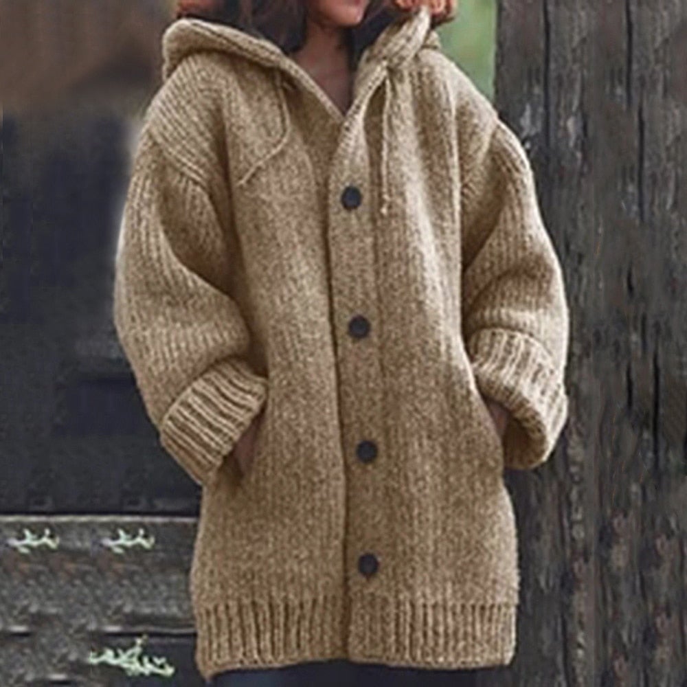 Elegant strikket kort cardigan med funksjonelle knapper, en komfortabel damejakke.