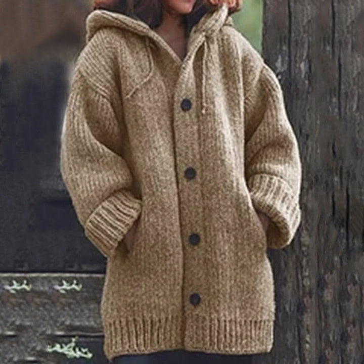 Elegant strikket kort cardigan med funksjonelle knapper, en komfortabel damejakke.