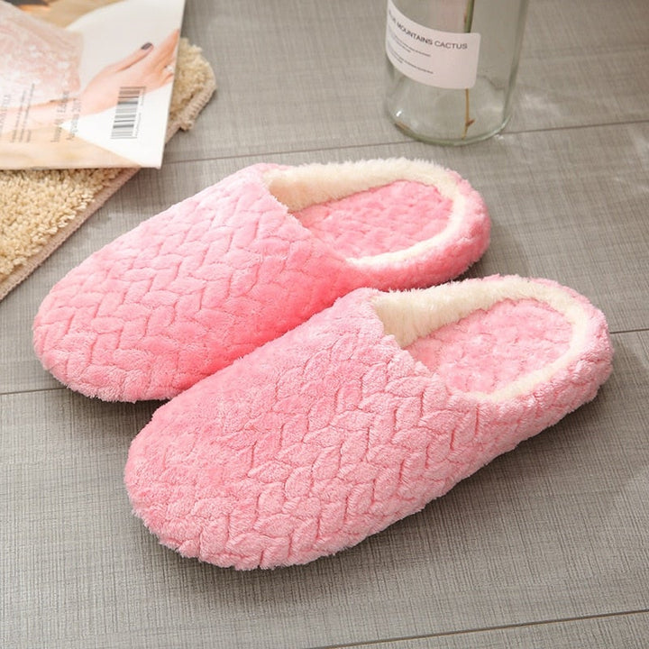 Elegante, myke innetøfler i nøytral farge for kvinner, med varm fleece og memoryfoam-såle.