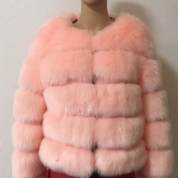 Stilig fuskepelskåpe, lang modell for dame. Gir varme og eleganse i vinterkulden.