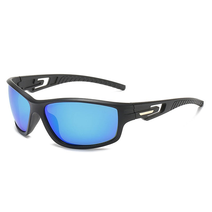 En person bruker Dallas unisex solbriller, viser moteriktig stil og UV400 beskyttelse i solen.
