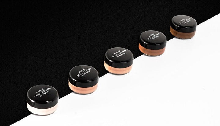 Langvarig, fulldekkende concealer i tube, med fuktighetsgivende og vannfast formel.