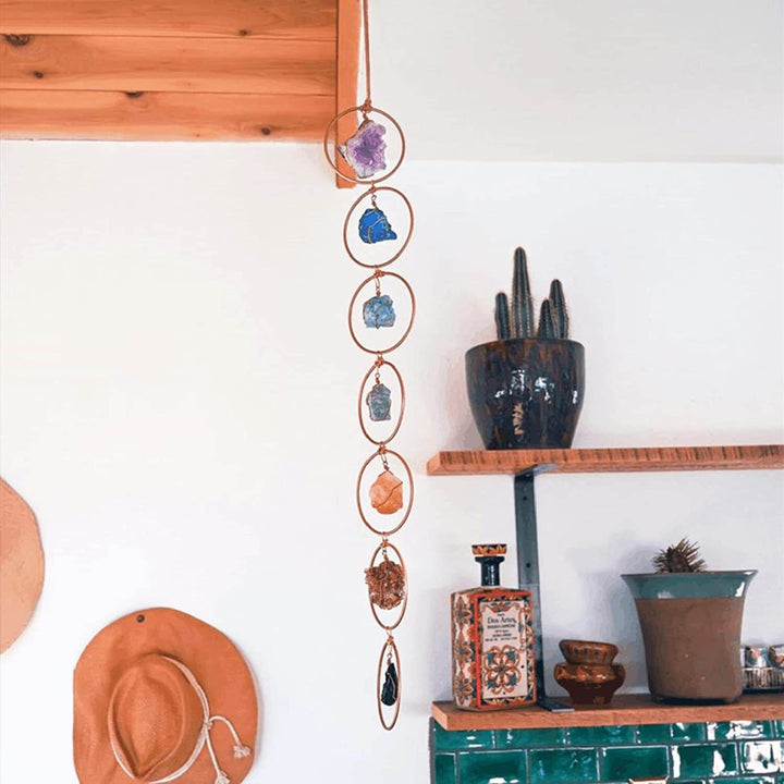 Håndlaget 7 chakra veggdekor med edelstener. Fremmer harmoni, meditasjon og god energi hjemme.