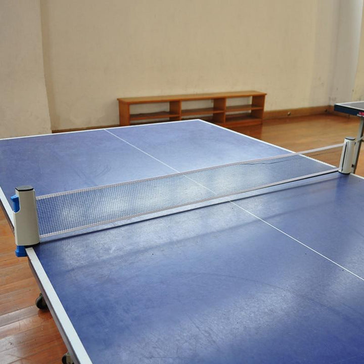 Enkelt å montere bordtennissett for spontant spill. Inkluderer racketer, baller og nett for alle bord.