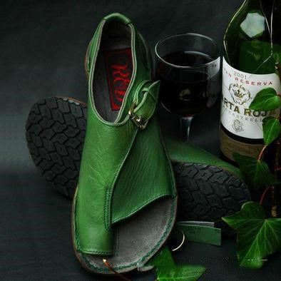 Komfortable damesandaler med metallspenne, ideelle sommersko for damer.
