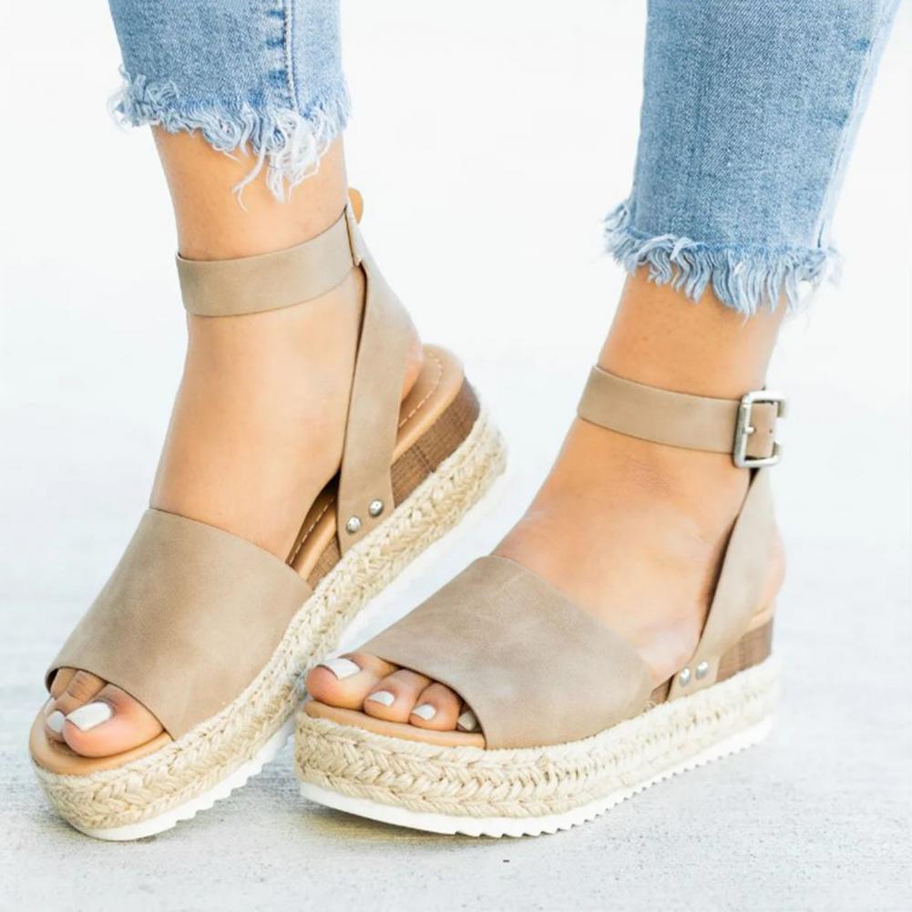 Espadrille-sandaler med plattform for kvinner. Elegant sommerstil med kilehæl.