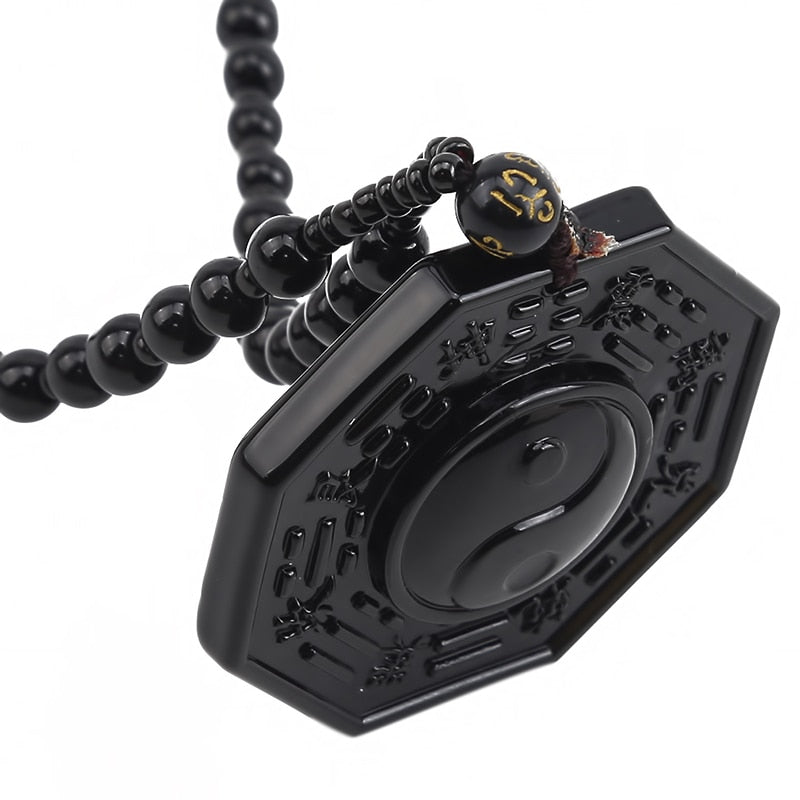Unisex obsidian yin yang halskjede. Elegant smykke som symboliserer balanse og beskyttelse.