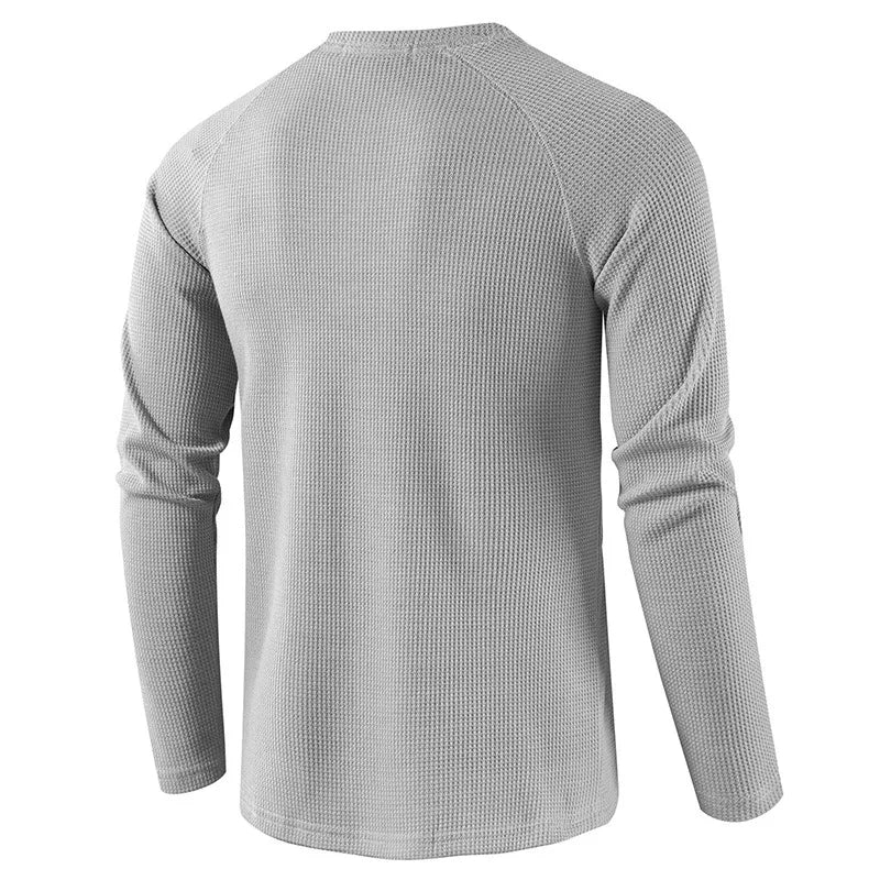Ergonomisk designet herre Henley i vaffelbomull, lang erm og slim passform.