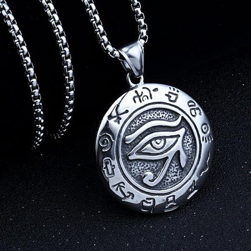 Dame anheng med Horus øye, kraftfull amulett for beskyttelse. Egyptisk mytologi smykke.