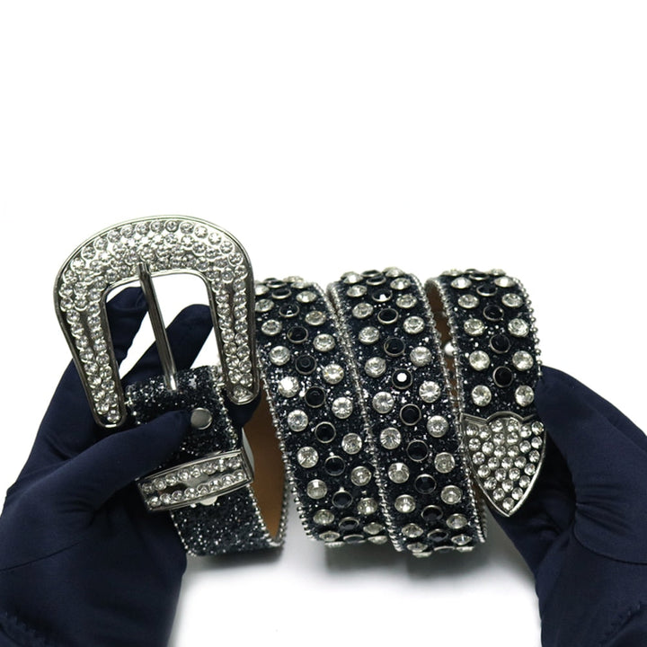 Justerbart unisex diamantbelte med blendende steiner, et elegant tilbehør for fest.