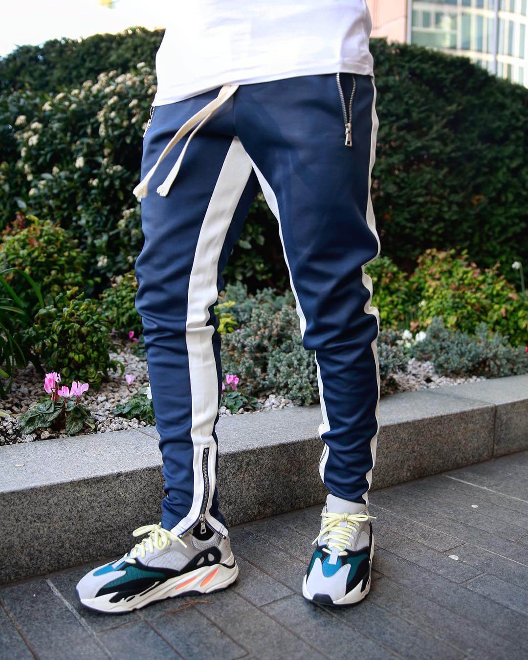 Komfortable menns joggebukser med praktiske detaljer for urban livsstil.