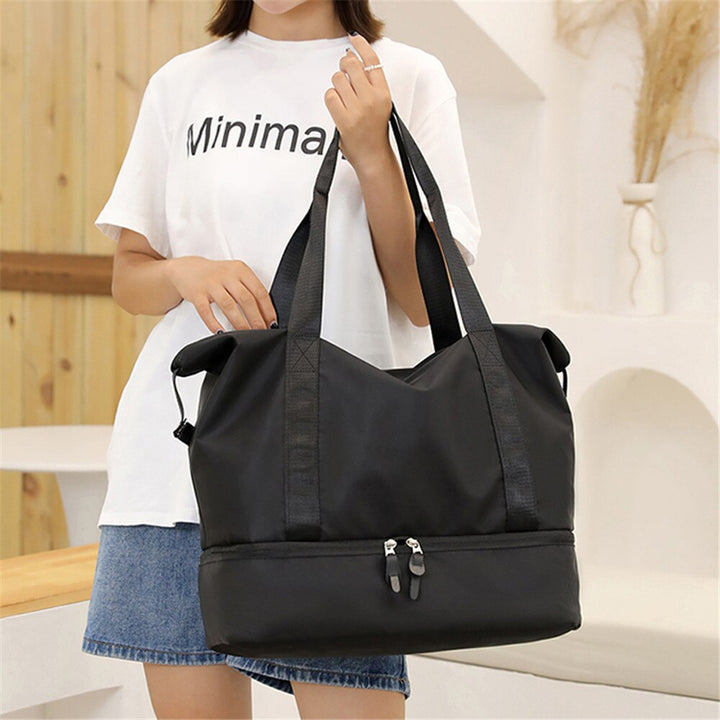 Vanntett sportsbag for kvinner, ideell for treningssenteret eller korte reiser, med separate rom.