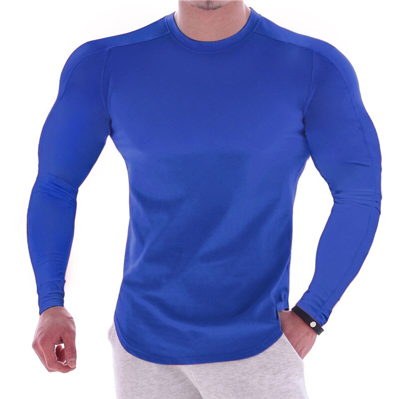 Komfortabel herre treningsgenser, langermet, slim fit, fukttransporterende stoff. Ideell for sport.