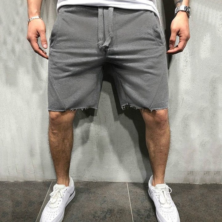 Ensfargede herreshorts med løs passform; garanterer komfort og stil i varmen.