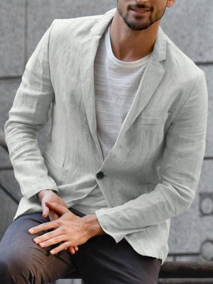 Komfortabel herreblazer med diskret broderi. Allsidig for en elegant, men avslappet stil.