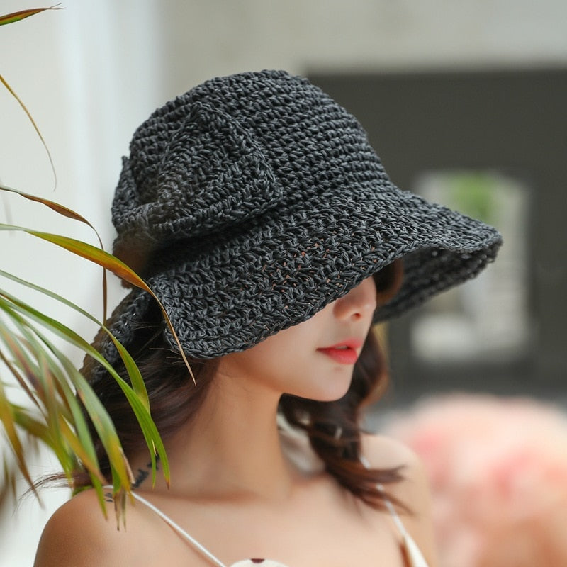 Reisevennlig sommerhatt for damer. Bred brem gir god UV-beskyttelse på ferie, strand og utendørsaktiviteter.
