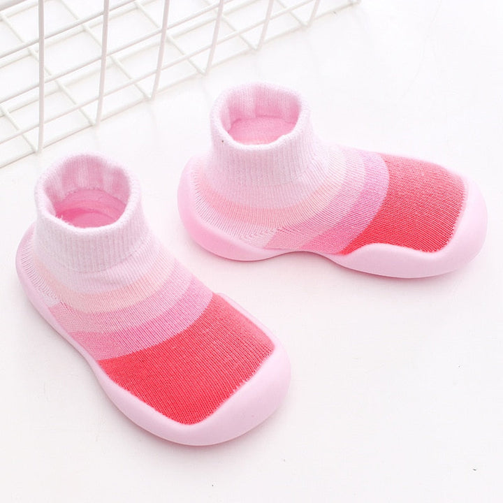 Barnesko for baby, sklisikker og lett. Perfekt for de første utforskningene.