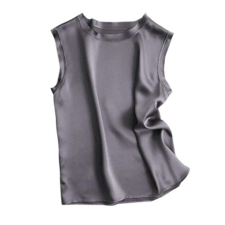 Dame singlet i 100% ren silke med skinnende satinfinish. En elegant og allsidig sommer topp.