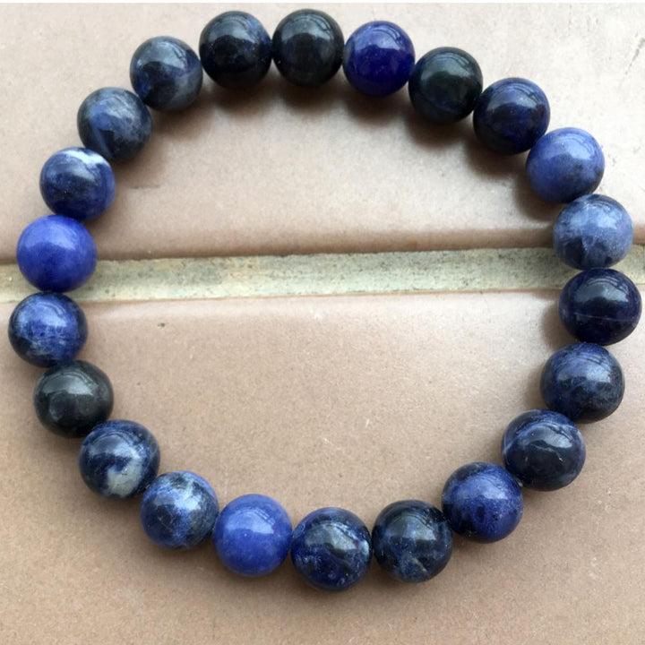 Tigerøye armbånd med karneol og lava, gir energi og motivasjon til kvinner.