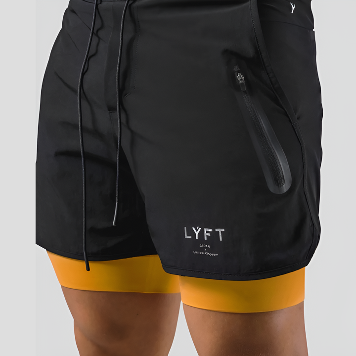 Herrer 2-i-1 sportsshorts med integrert kompresjonslag, perfekt for løping og trening. Hurtigtørkende.