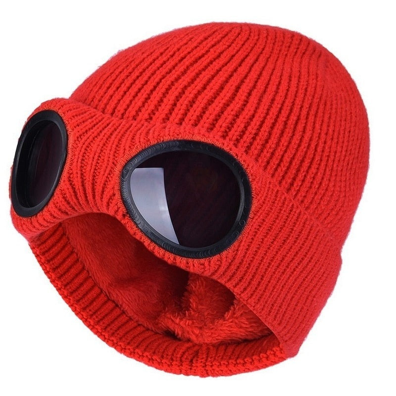Unisex varm strikket lue med integrerte briller. Perfekt for ski, snowboard og vinteraktiviteter.