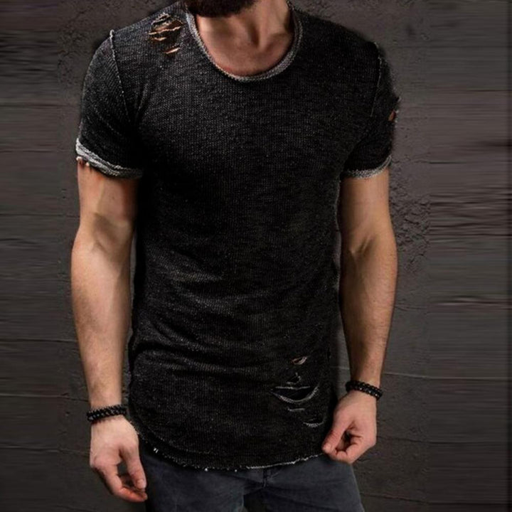 Pustende strimlet slimfit t-skjorte for menn. Behagelig kortermet design for aktive dager.