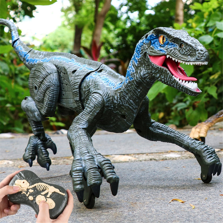 Realistisk RC Velociraptor dinosaurleke som barnas favoritt. En interaktiv og fjernstyrt elektronisk dinosaur.