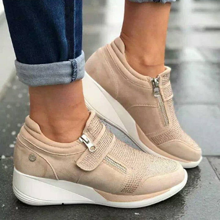 Moderne damesneakers med glidelås. Komfortable og ortopediske for sunne føtter.